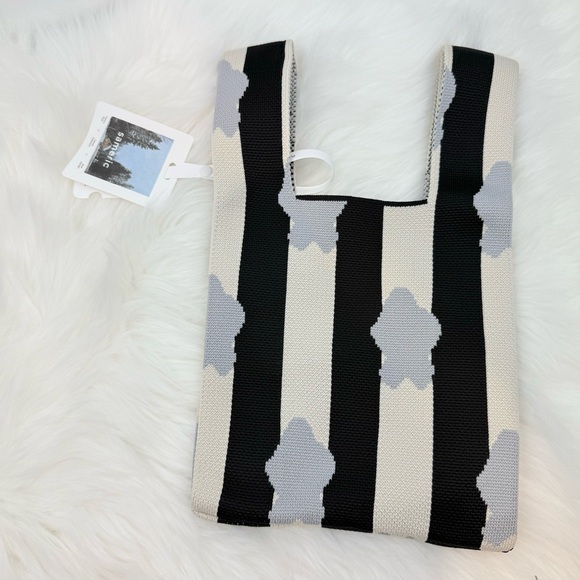 NWT Stylish Monochrome Striped Canvas Tote - Picture 5 of 8